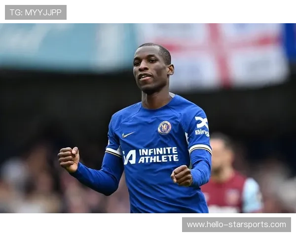 豪门对决再掀高潮年轻前锋梅开二度助队登顶联赛积分榜竞争白热化